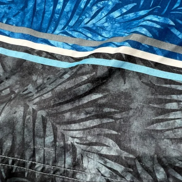 Speedo Blue Palm Clouds Swim Trunks 8” Size M - Picture 11 of 12